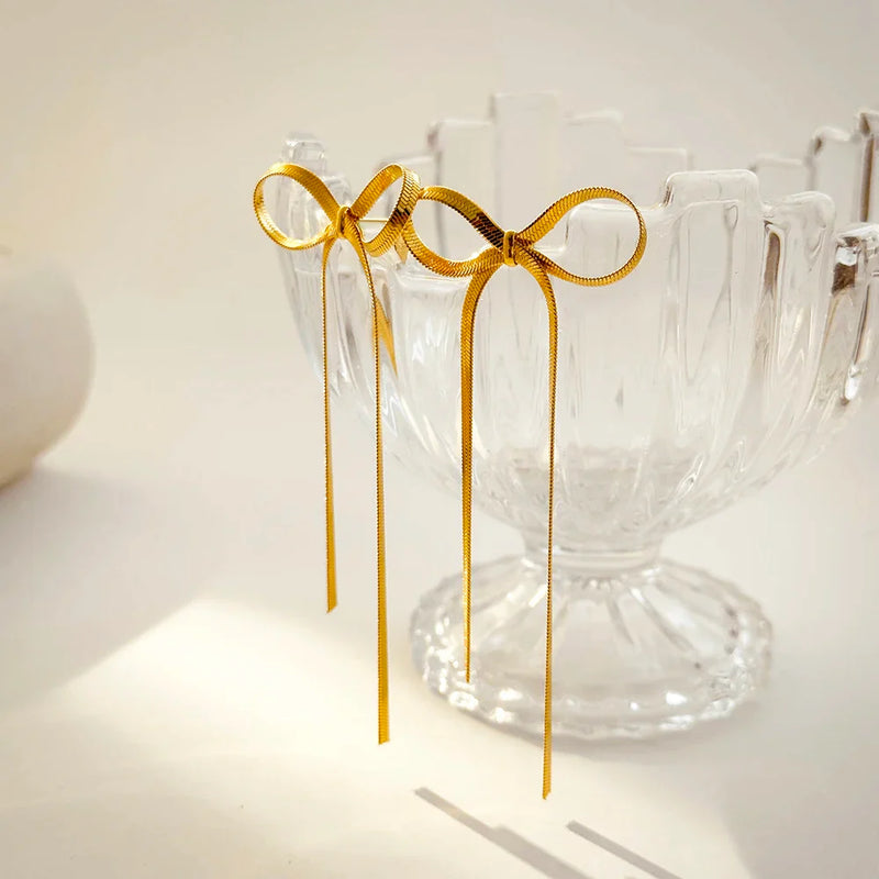 Lange Schleifenohrringe