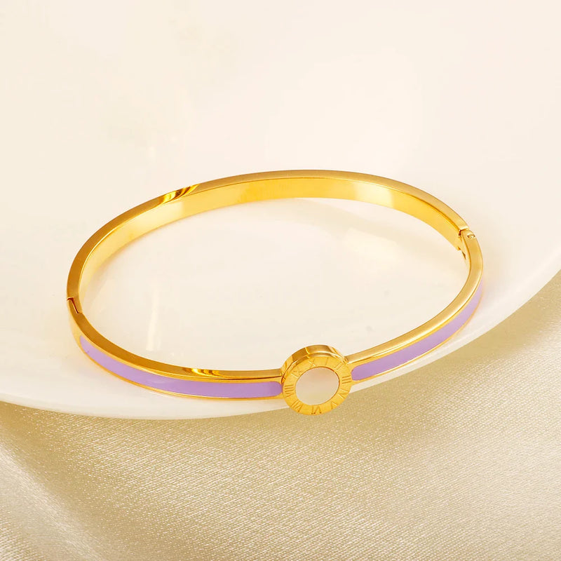 Buntes Armband mit römischen Ziffern