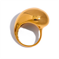 Halbklobiger Ring