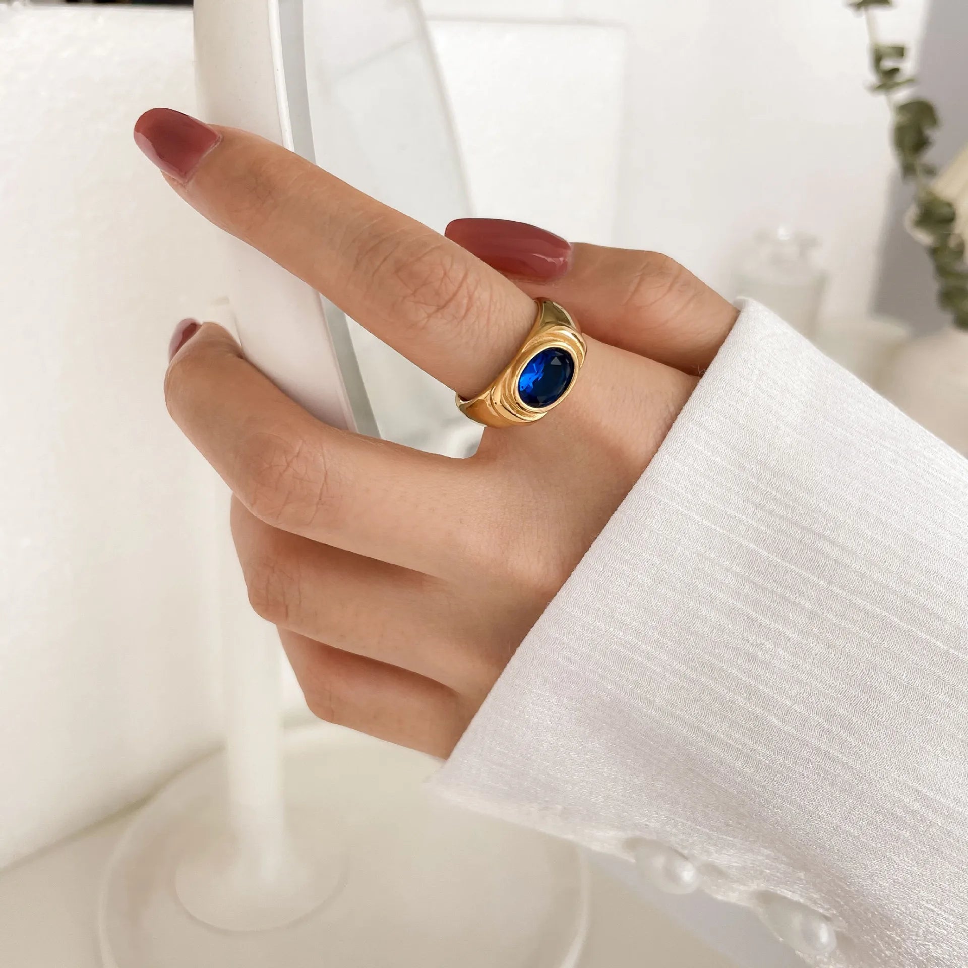 Ovaler Goldring mit Zirkonia