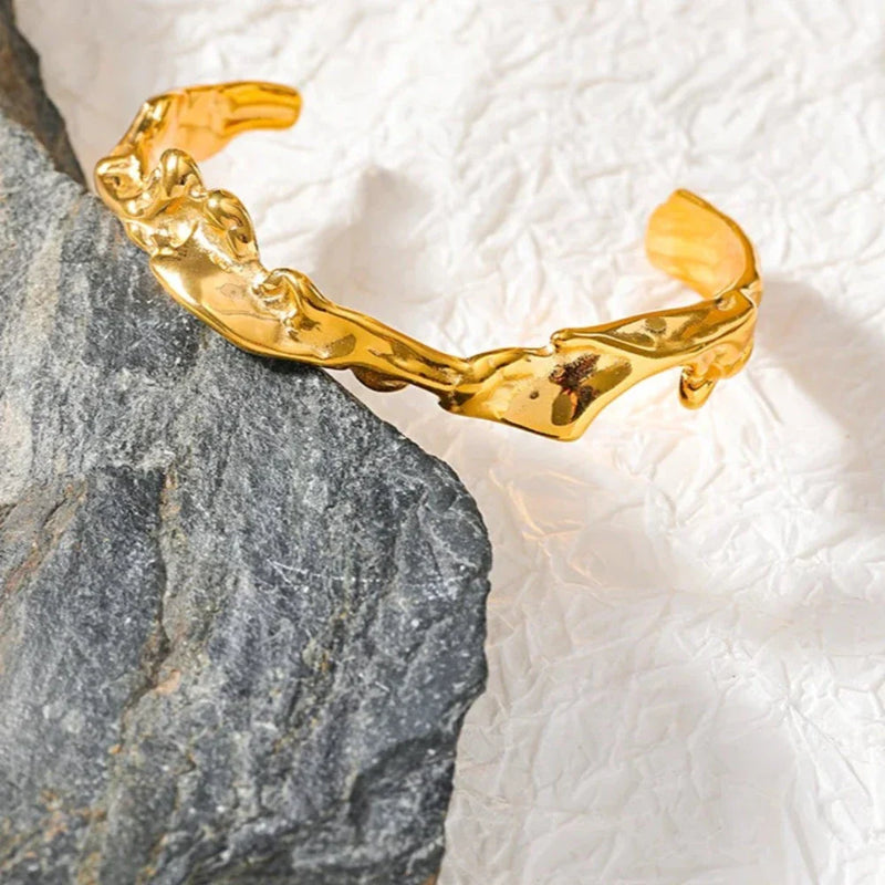 Unregelmäßiges offenes Manschettenarmband