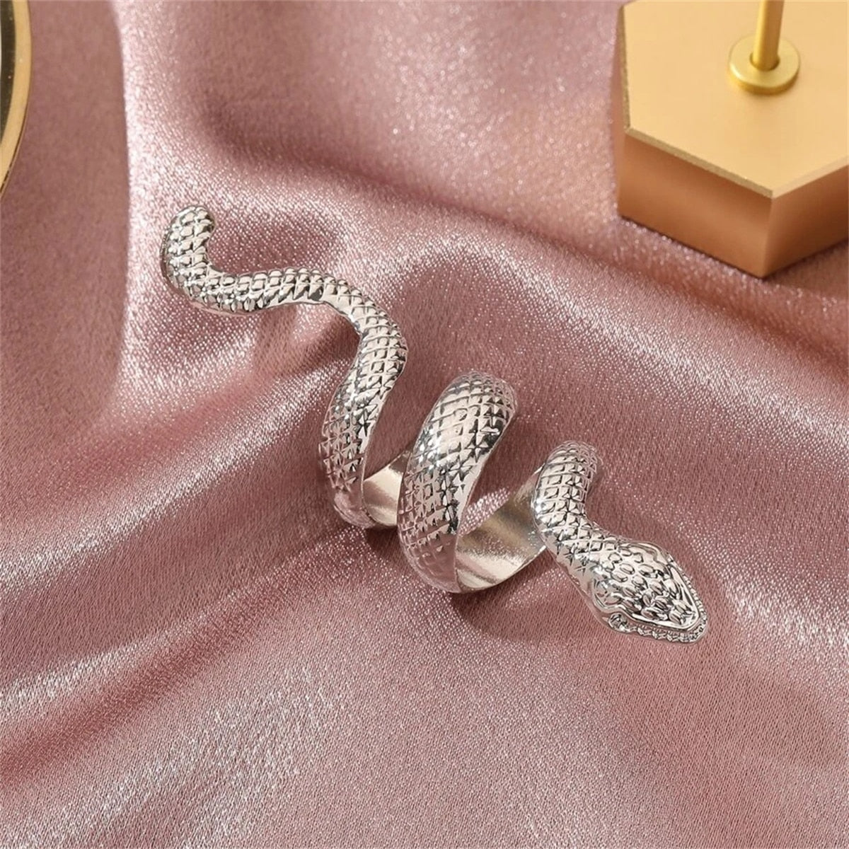 Wilder und eleganter Schlangenwickelring - Punk-Retro-Schmuck für Frauen