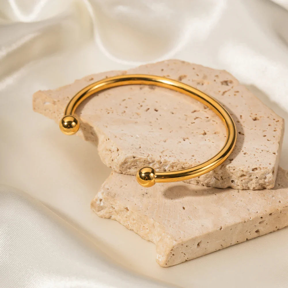 Klassisches offenes Armband