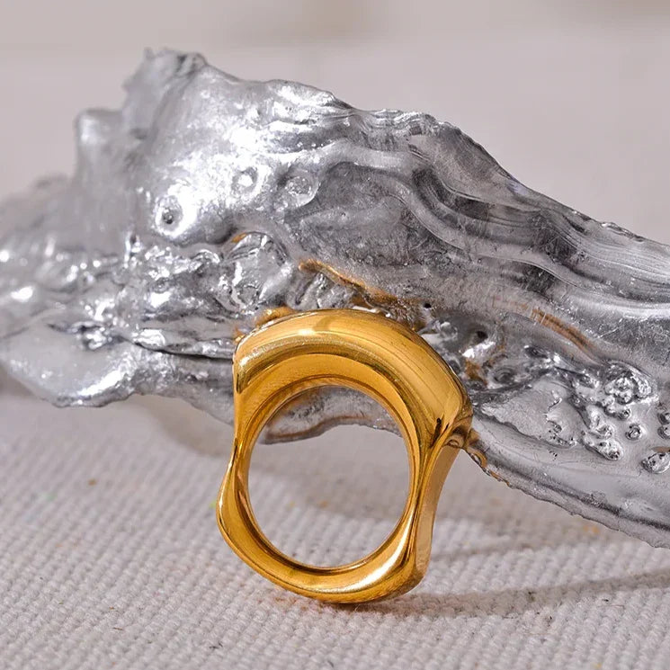 Minimalistischer geometrischer Ring