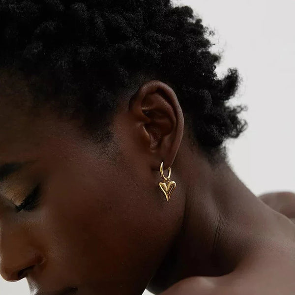 Creolen mit Herzmotiv