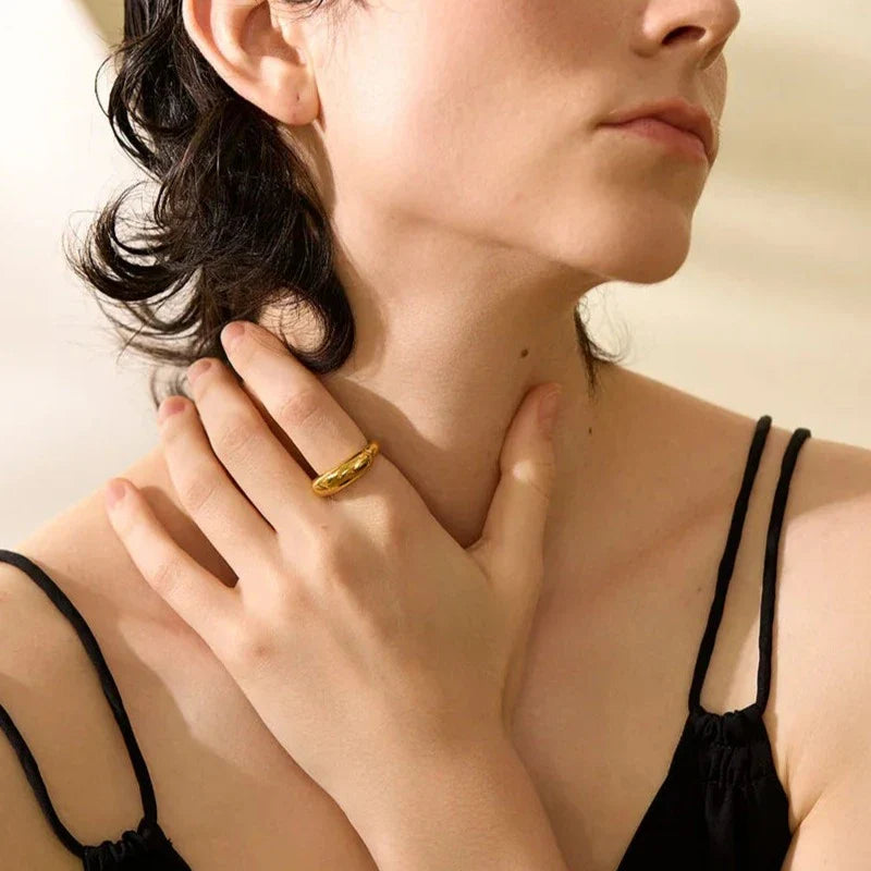 Minimalistischer Goldring