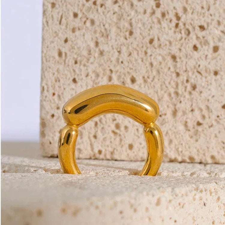 Minimalistischer Goldring