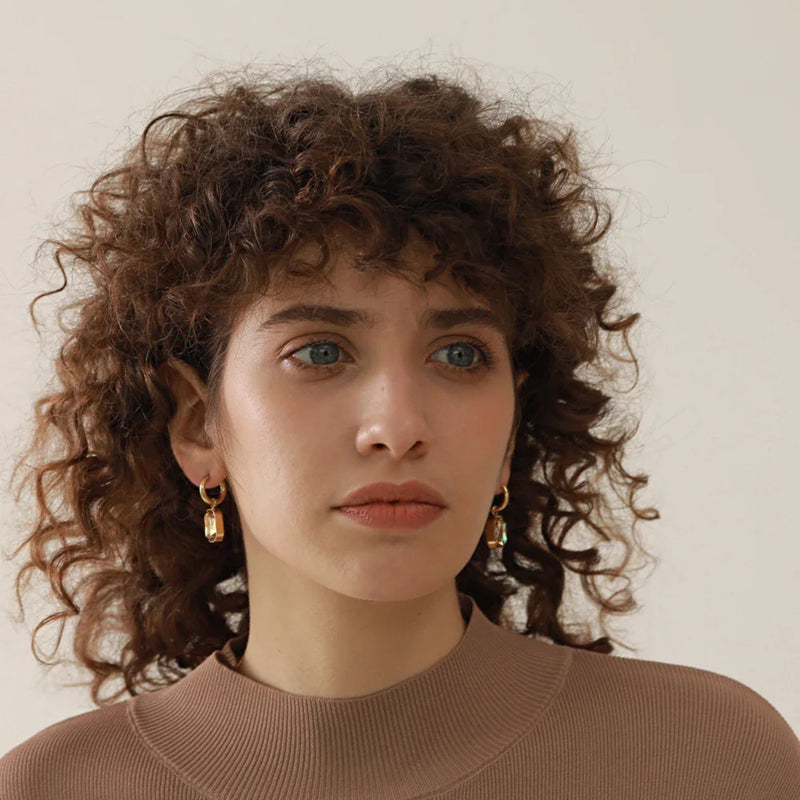 Tropfenförmige Ohrringe mit Zirkonia