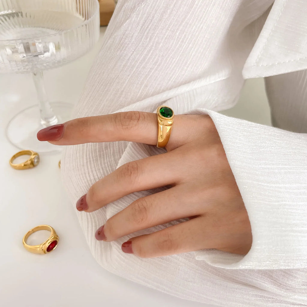 Ovaler Goldring mit Zirkonia