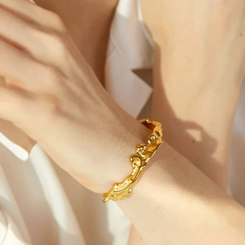 Unregelmäßiges offenes Manschettenarmband