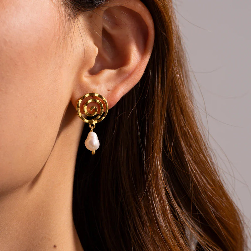 Spiralförmige Perlenohrringe