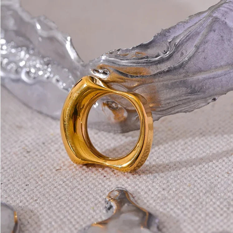 Minimalistischer geometrischer Ring