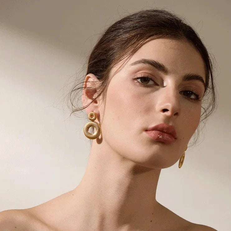 Ohrringe mit doppeltem Hohlkreis