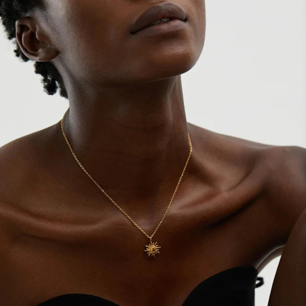 Golden Casting Sonnenanhänger Halskette