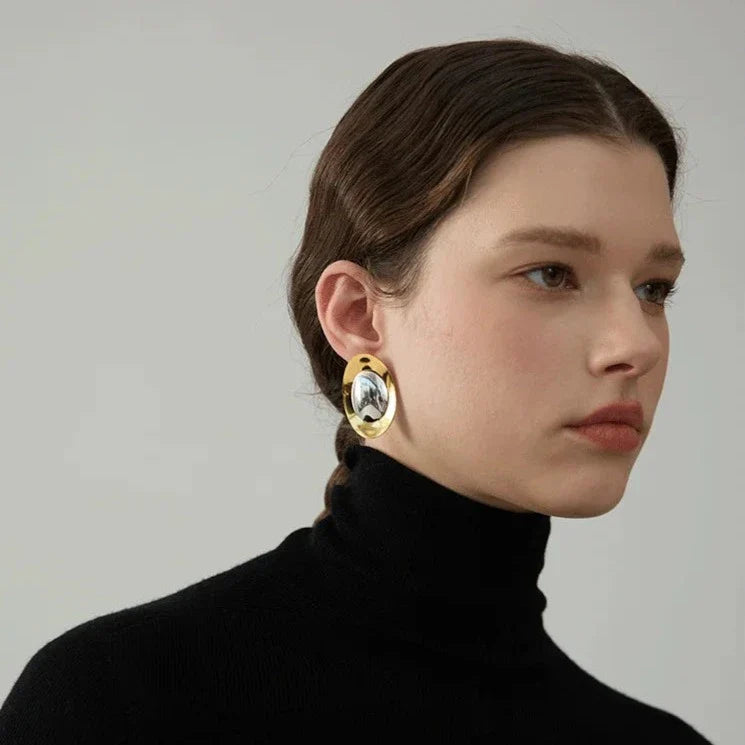 Zweifarbige Schalen-Ohrringe