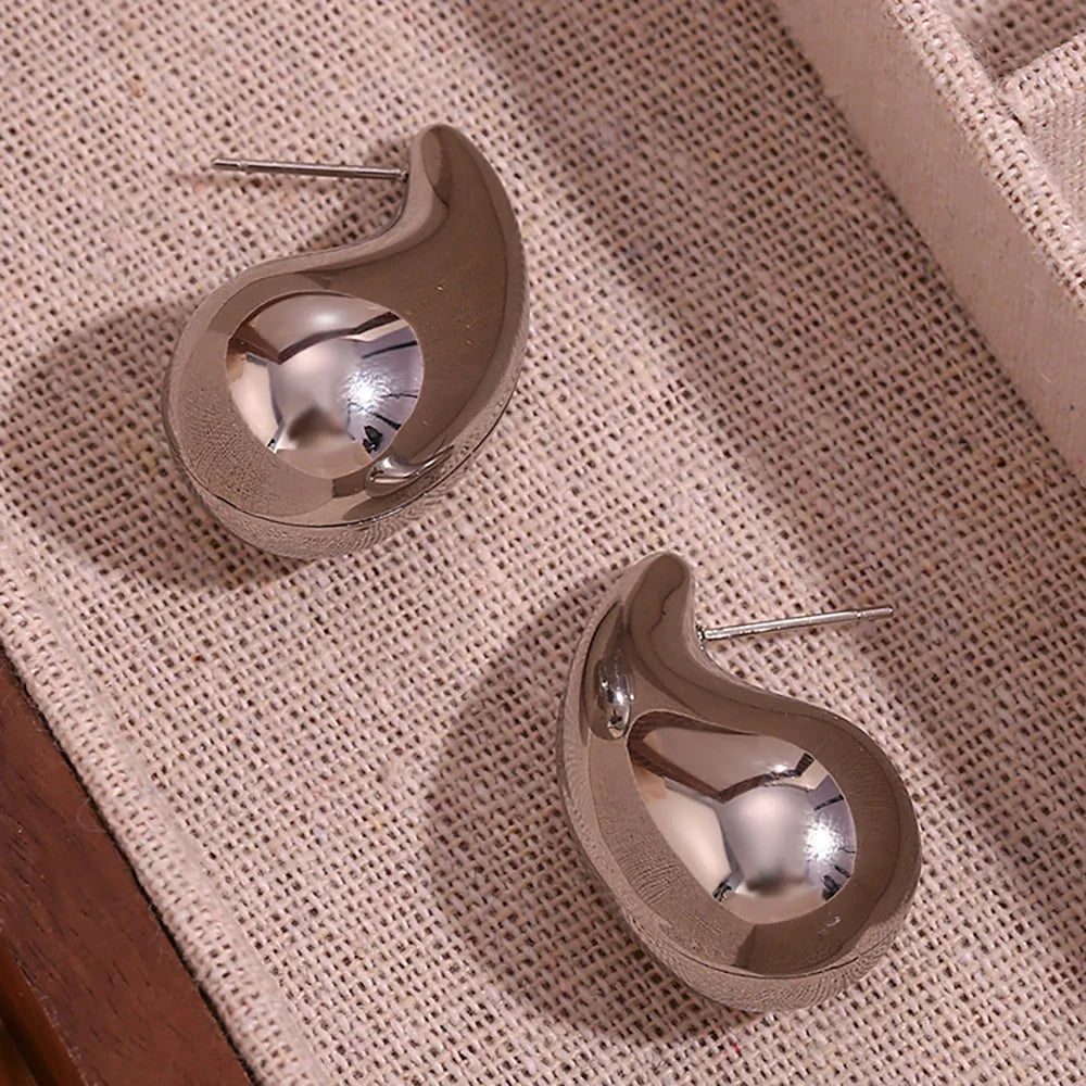 Ohrringe mit birnenförmigem Tropfenschliff