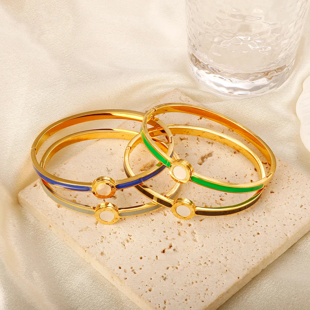 Buntes Armband mit römischen Ziffern