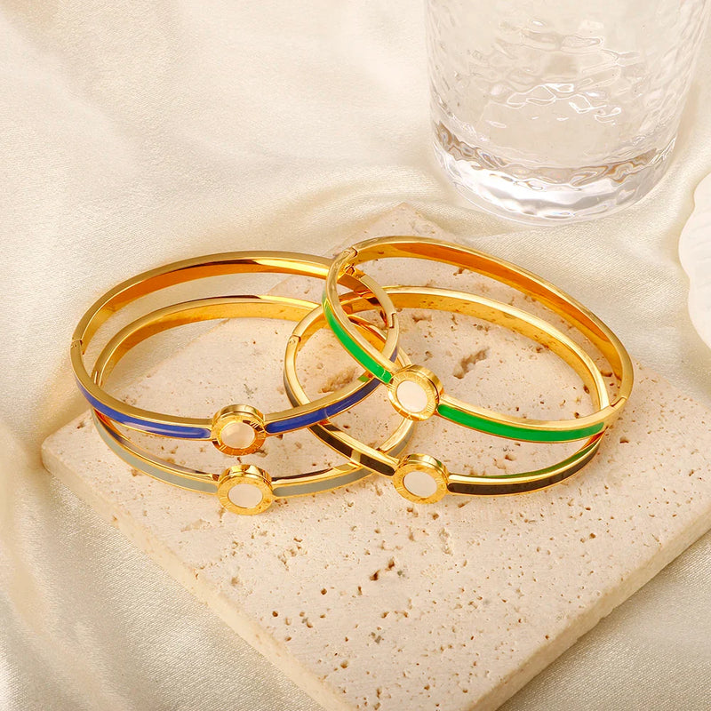 Buntes Armband mit römischen Ziffern