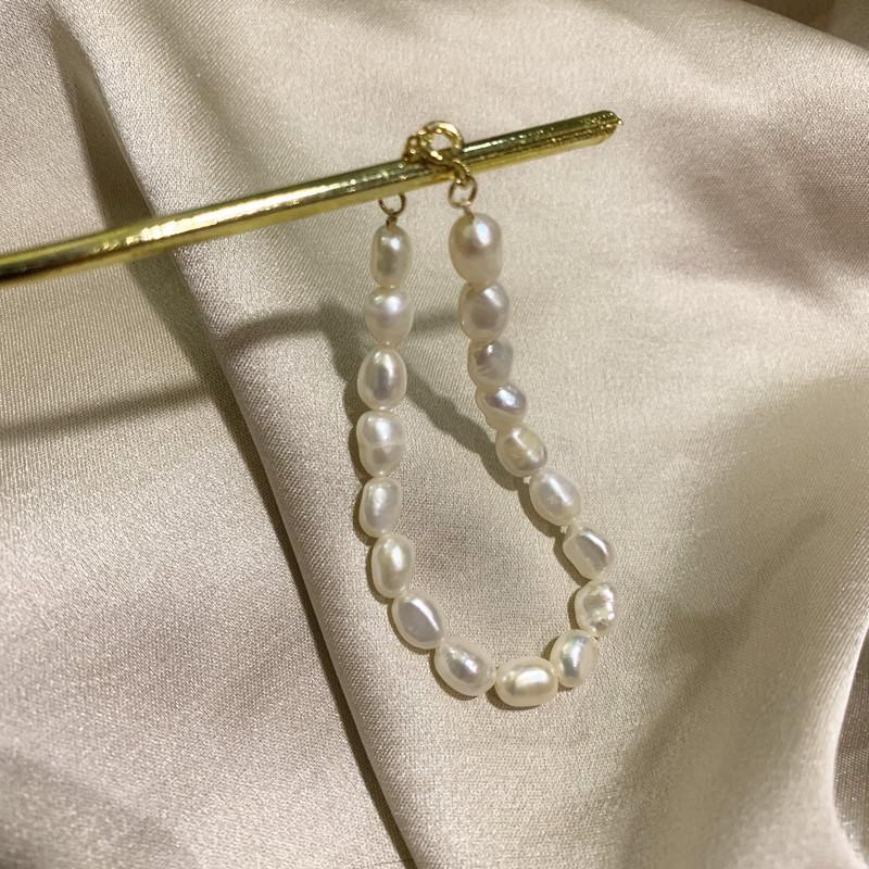 Halskette und Armband mit Muschel- und Perlenanhänger