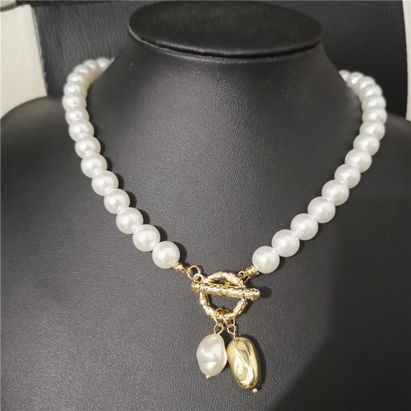 Halskette und Armband mit Muschel- und Perlenanhänger