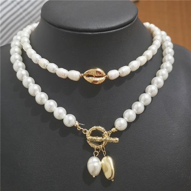 Halskette und Armband mit Muschel- und Perlenanhänger