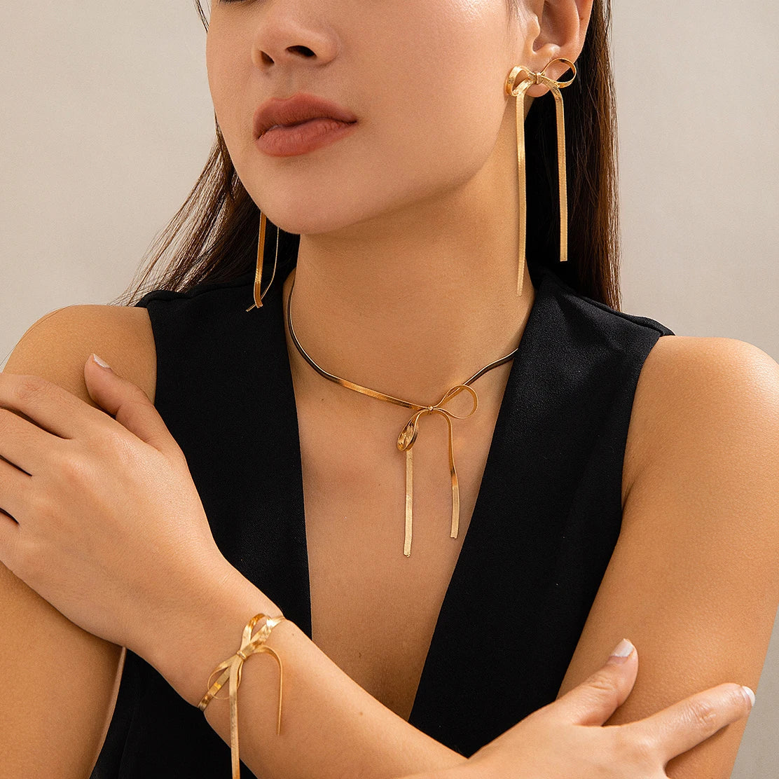 Set aus Halskette und Armband mit Schleife