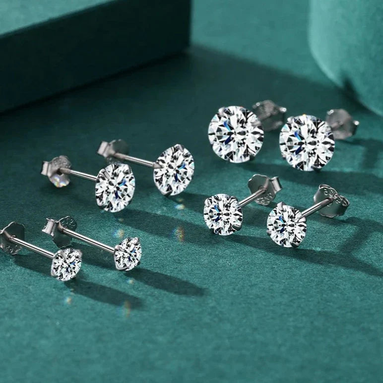 Silberne funkelnde Ohrringe