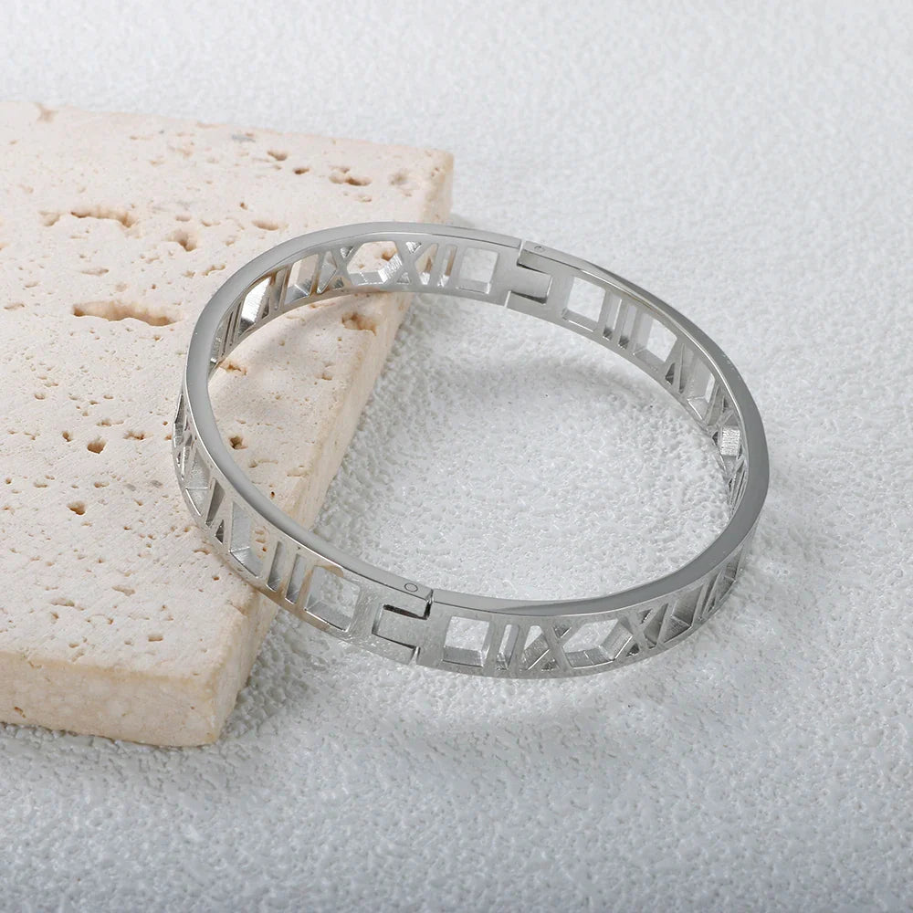 Armreif mit römischen Ziffern