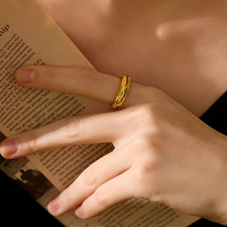 Minimalistischer Goldring