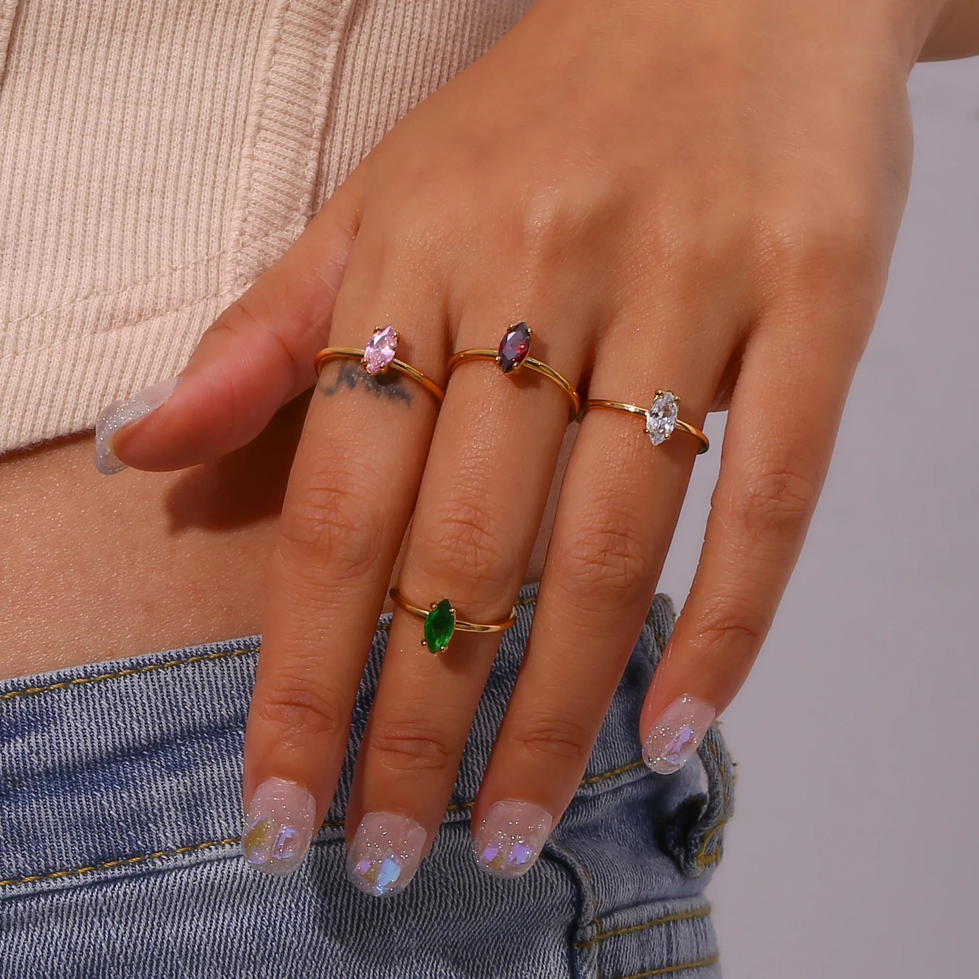 Glänzender ovaler Zirkonring