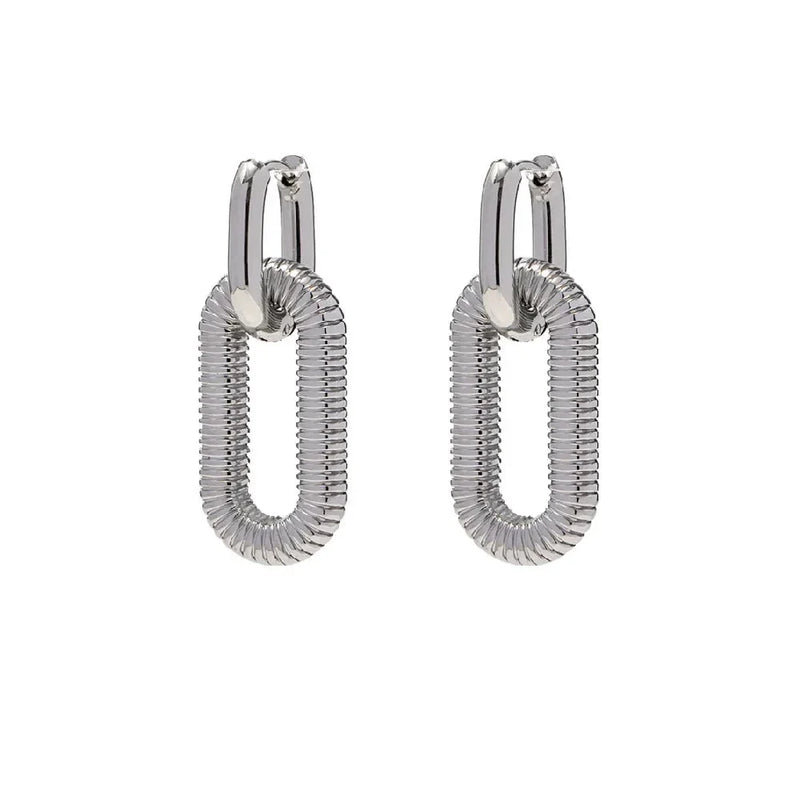 Ohrringe mit Kettenanhänger