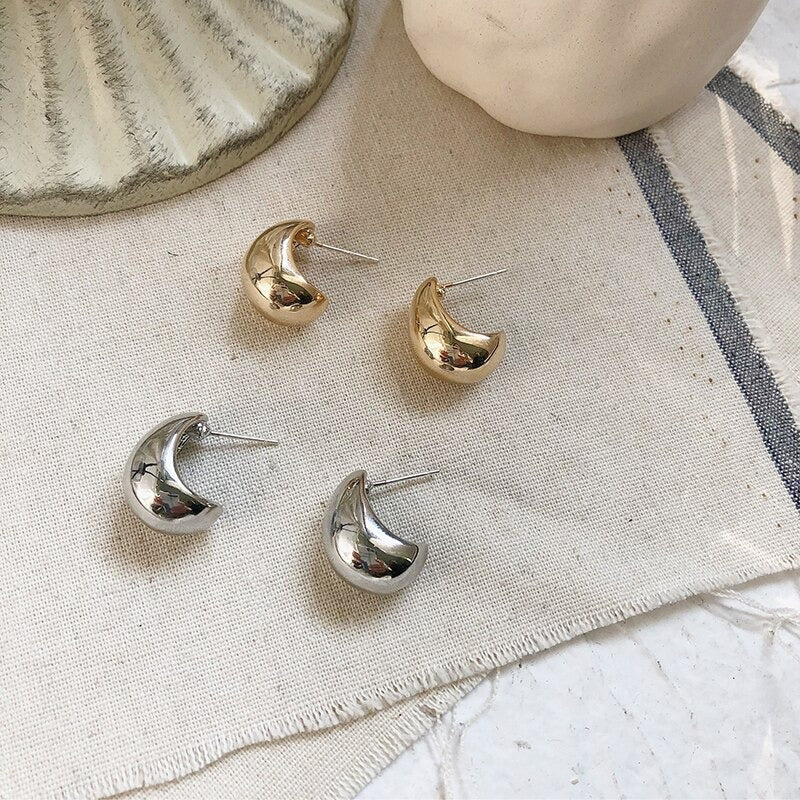 Shimmer and Glaze – Geometrische Ohrstecker in Wassertropfenform