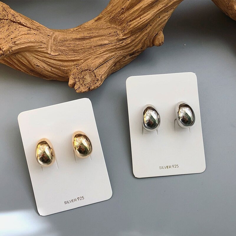 Shimmer and Glaze – Geometrische Ohrstecker in Wassertropfenform