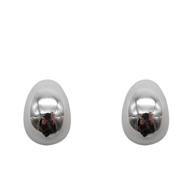 Shimmer and Glaze – Geometrische Ohrstecker in Wassertropfenform