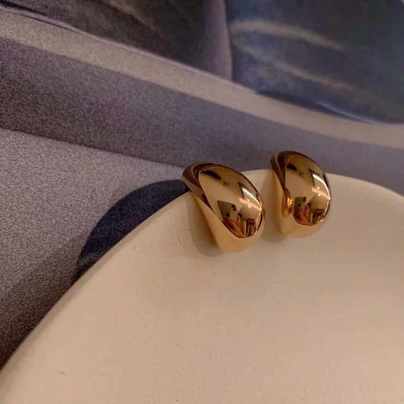 Shimmer and Glaze – Geometrische Ohrstecker in Wassertropfenform