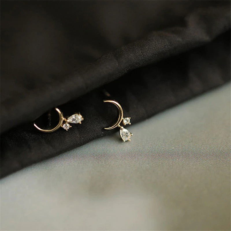 Schimmernde Halbmond-Quasten-Zirkon-Ohrringe