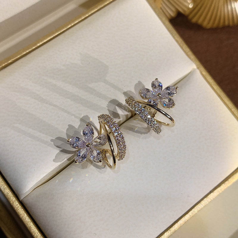 Schimmernde, elegante Ohrstecker mit Zirkonia-Blumen