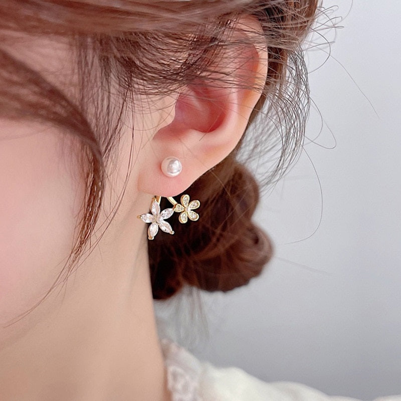 Schimmernde, elegante Ohrstecker mit Zirkonia-Blumen