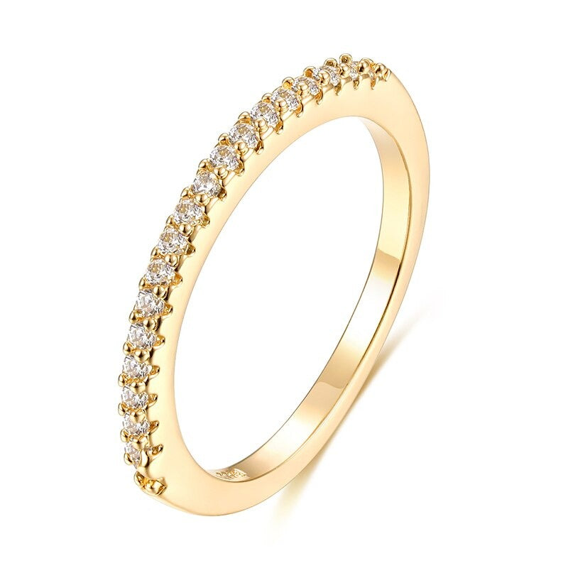 Schimmernde, blattförmige, mit Zirkonia besetzte Ringe