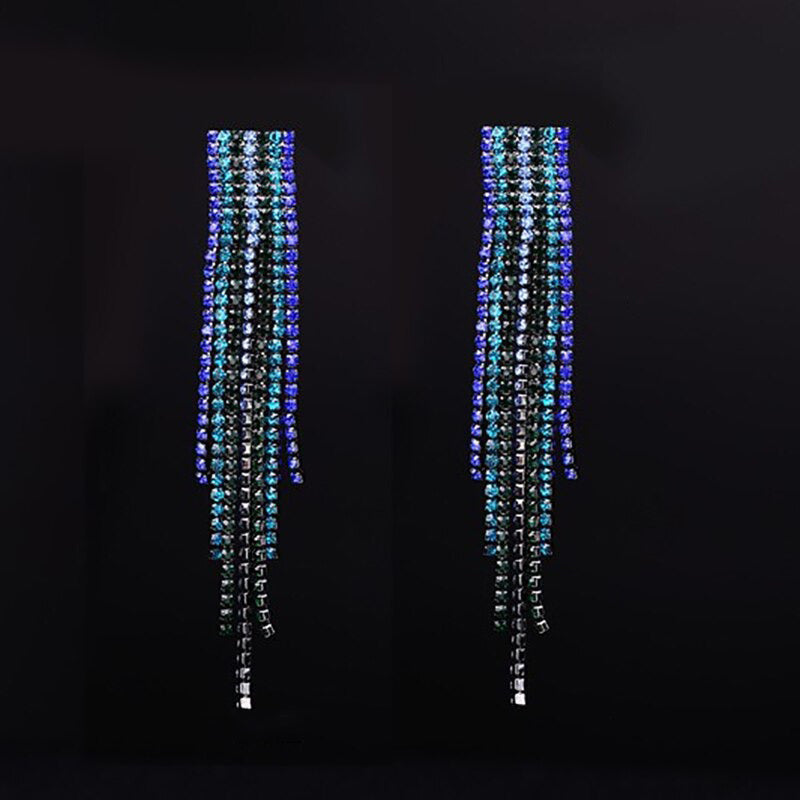 Schimmernde, mehrfarbige, lineare, modische, lange Quasten-Ohrringe mit Strasssteinen