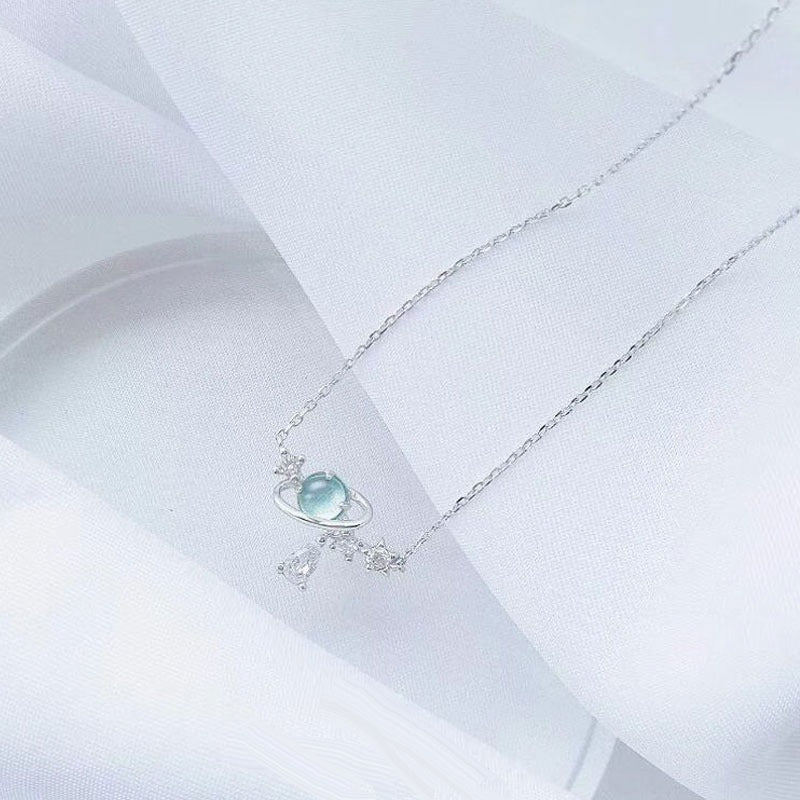 Schimmernde Halsketten mit Mondstein-Anhänger in Wassertropfenform