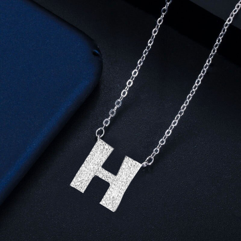 Schimmernde, mit Zirkonia besetzte, personalisierte Halsketten mit Anfangsbuchstaben-Anhänger von A-Z