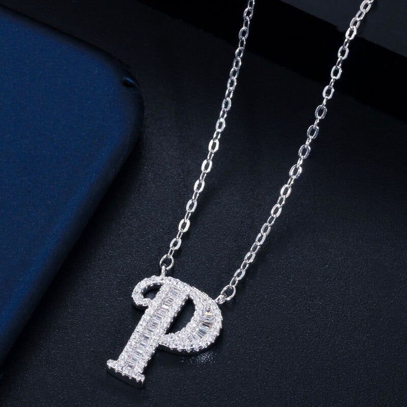 Schimmernde, mit Zirkonia besetzte, personalisierte Halsketten mit Anfangsbuchstaben-Anhänger von A-Z