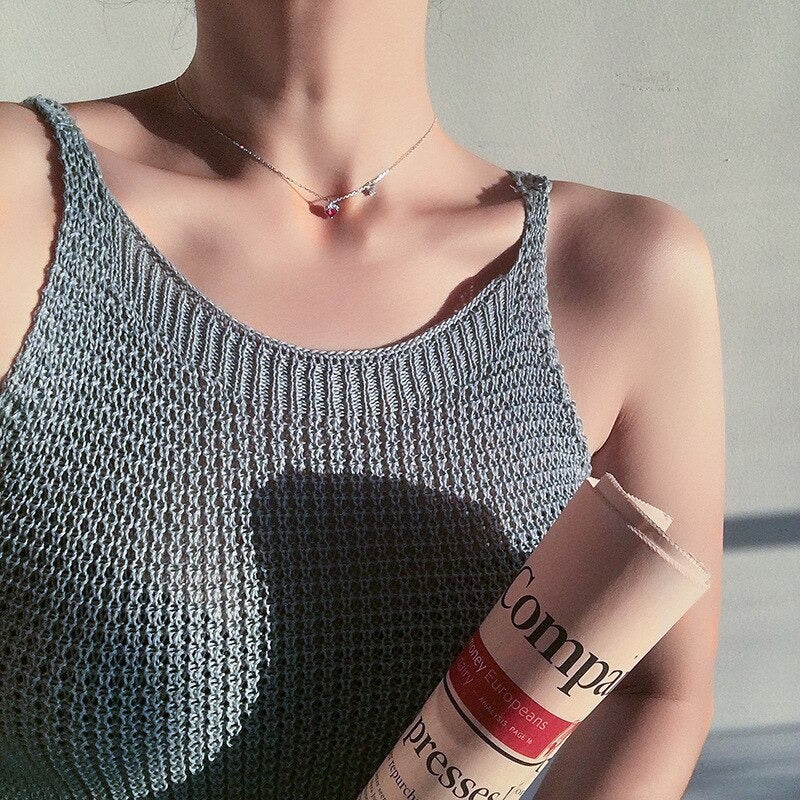 Versilberte Halskette mit rotem Zirkonia und Herzanhänger