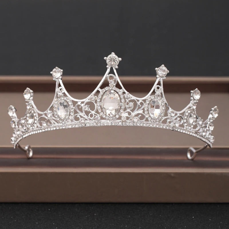 Haarschmuck-Kollektion mit Krone und Tiara im Barock-Stil aus Strasssteinen und Kristallen