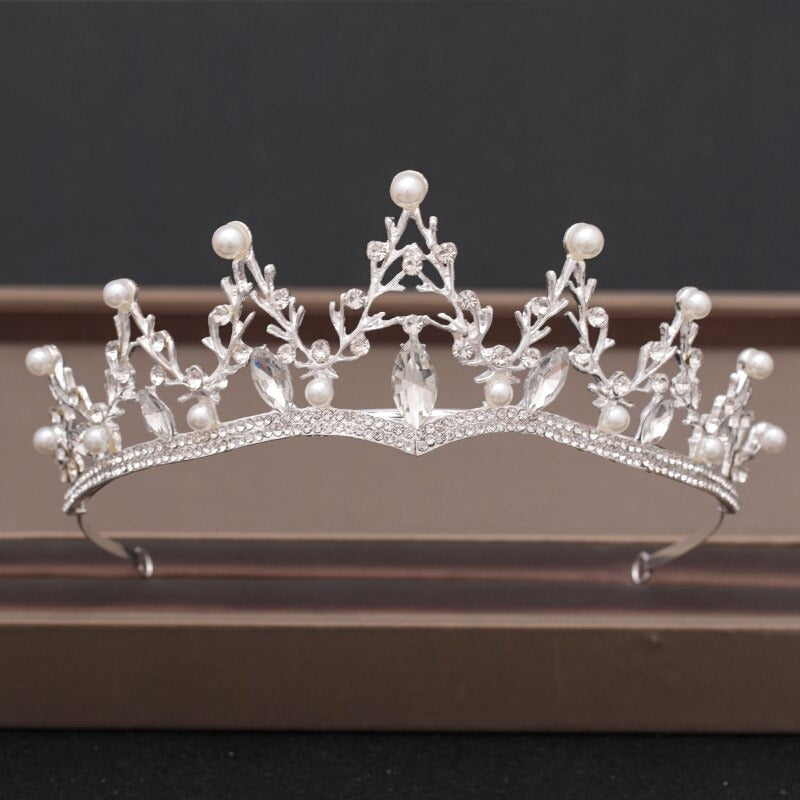 Haarschmuck-Kollektion mit Krone und Tiara im Barock-Stil aus Strasssteinen und Kristallen