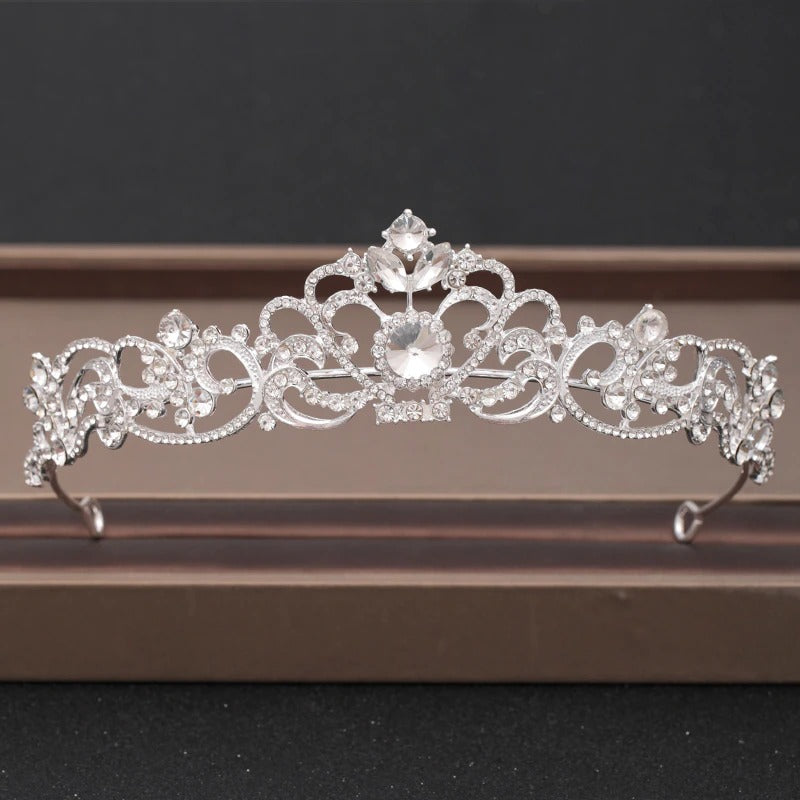Haarschmuck-Kollektion mit Krone und Tiara im Barock-Stil aus Strasssteinen und Kristallen