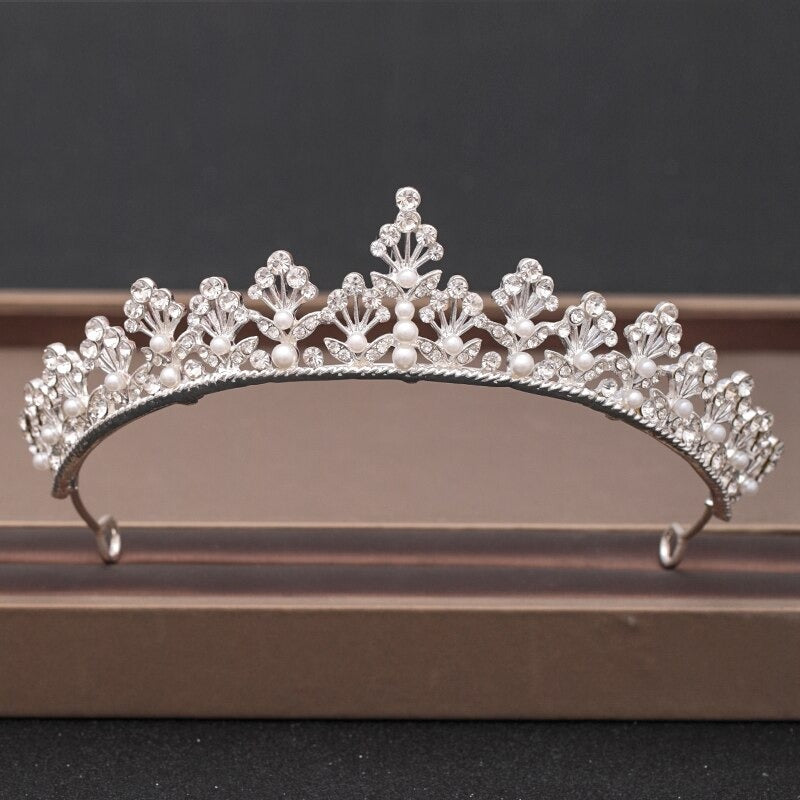 Haarschmuck-Kollektion mit Krone und Tiara im Barock-Stil aus Strasssteinen und Kristallen