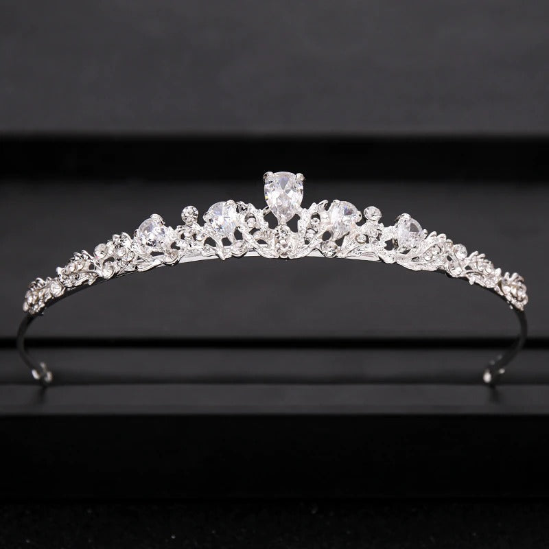 Haarschmuck-Kollektion mit Krone und Tiara im Barock-Stil aus Strasssteinen und Kristallen