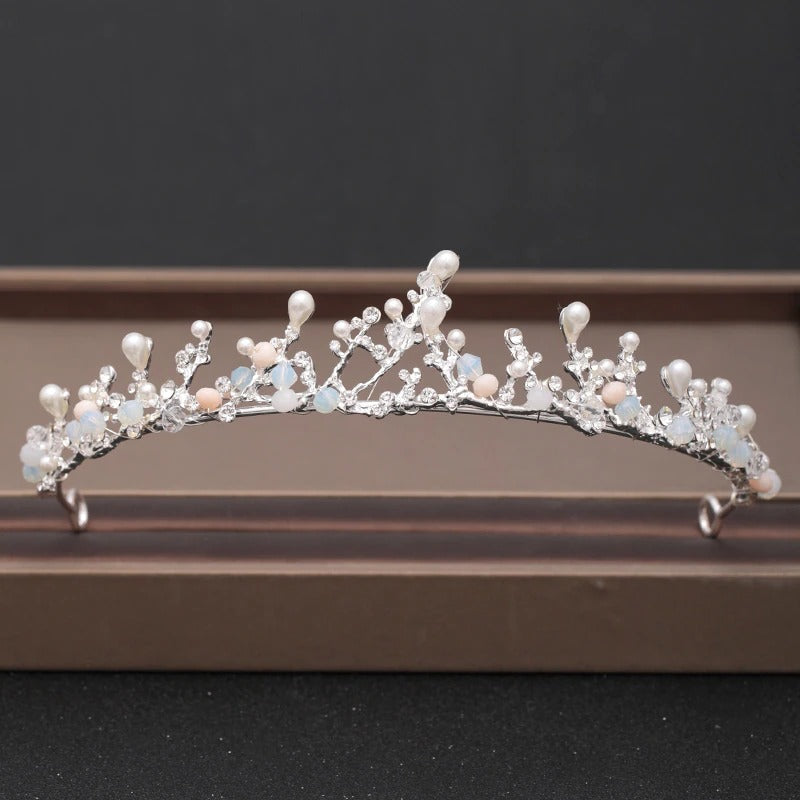 Elegante Brautkrone und Tiara-Kollektion mit barocken Strasssteinen